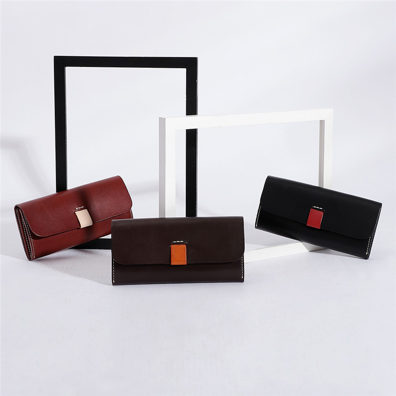 Not only does this clutch offer impeccable style, but it also offers ample storage space. With multiple card and cash slots, you can easily organize essentials (1)